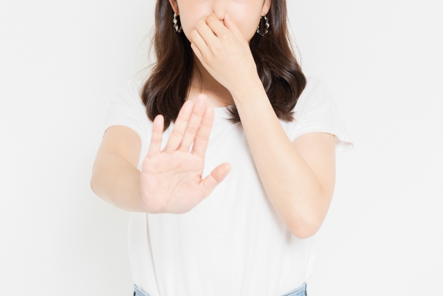 鼻をつまむほどクサイ